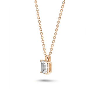 Halskettingen - 1.00 karaat solitaire hanger in rood goud met emerald cut diamant