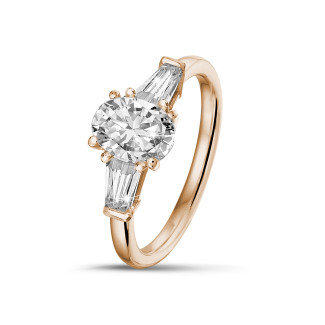Verloving - 1.00 karaat trilogie ring in roodgoud met ovale diamant en conische baguettes