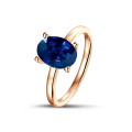 Ring in roud goud met ovale saffier