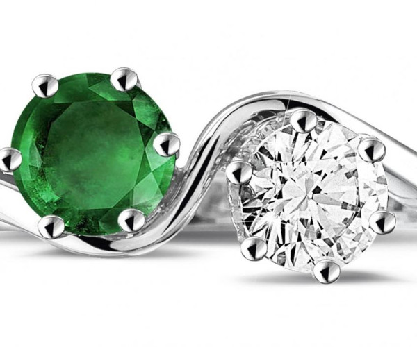 Een diamantenring met een emerald en diamant