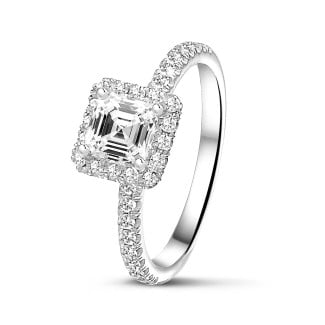 Ringen - 1.00 karaat halo solitaire ring met een asscher cut diamant in wit goud met ronde diamanten