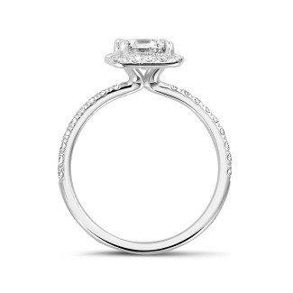Ringen - 1.00 karaat halo solitaire ring met een asscher cut diamant in wit goud met ronde diamanten