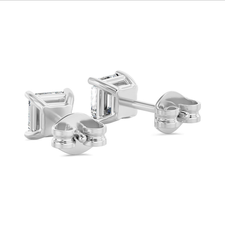 2.00 karaat solitaire oorbellen in wit goud met asscher cut diamanten