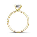 1.50 karaat solitaire ring met een radiant cut diamant en hidden halo in geel goud