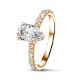 1.50 Ct. solitaire ring in rood goud met peervormige diamant en hidden halo