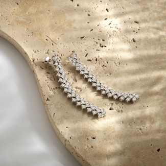 Exclusieve juwelen - 5.80 karaat diamanten oorbellen in geel goud met visgraat design