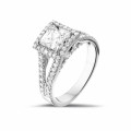 1.20 karaat solitaire ring in platina met princess diamant en zijdiamanten