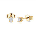 0.30 karaat solitaire oorbellen met ovaal geslepen diamanten in geelgoud