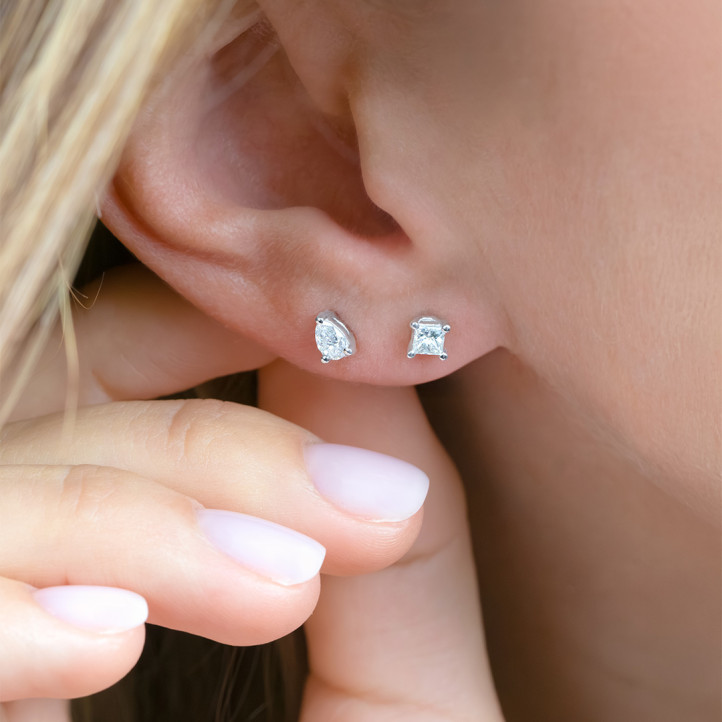 0.30 karaat solitaire oorbellen met princess geslepen diamanten in roodgoud