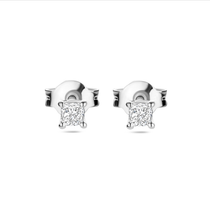 0.30 karaat solitaire oorbellen met cushion cut diamanten in witgoud