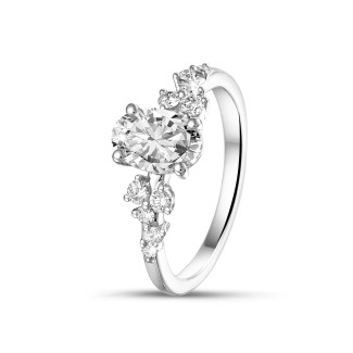 1.20 karaat solitaire clusterring in witgoud met ovale diamant