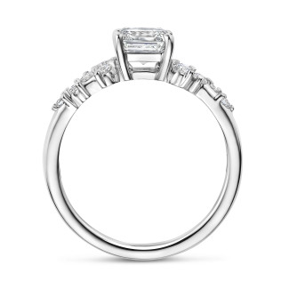 Classics - 0.70 karaat solitaire clusterring in wit goud met een asscher slijpvorm diamant