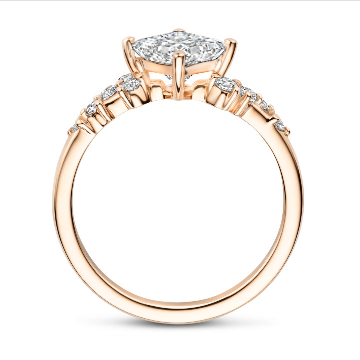 1.00 karaat solitaire clusterring in rood goud met een princess slijpvorm diamant