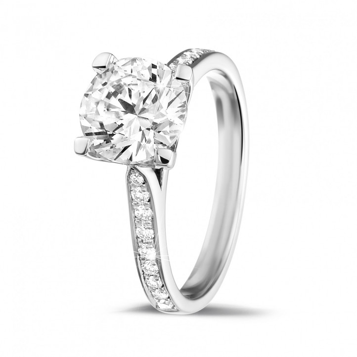 2.00 karaat diamanten solitaire ring in wit goud met zijdiamanten