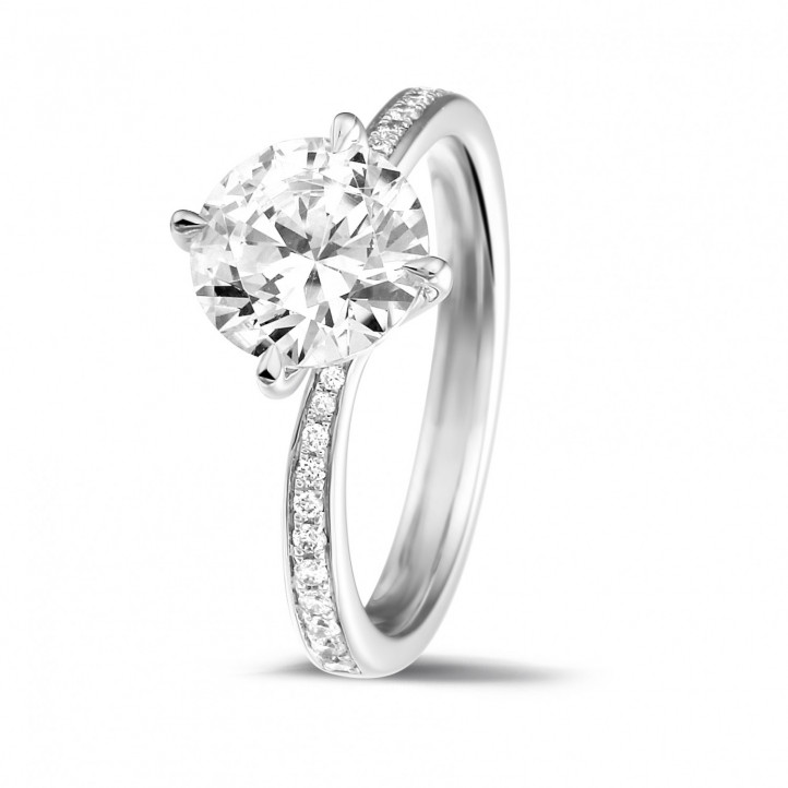 2.00 karaat diamanten solitaire ring in wit goud met zijdiamanten