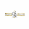 0.70 karaat diamanten solitaire ring in geel goud met zijdiamanten