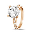 3.00 karaat diamanten solitaire ring in rood goud met zijdiamanten