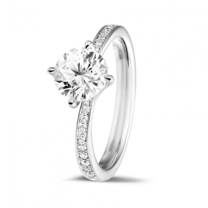 1.25 karaat diamanten solitaire ring in platina met zijdiamanten