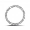 0.70 karaat brede alliance in platina met kleine ronde diamanten in zijkant