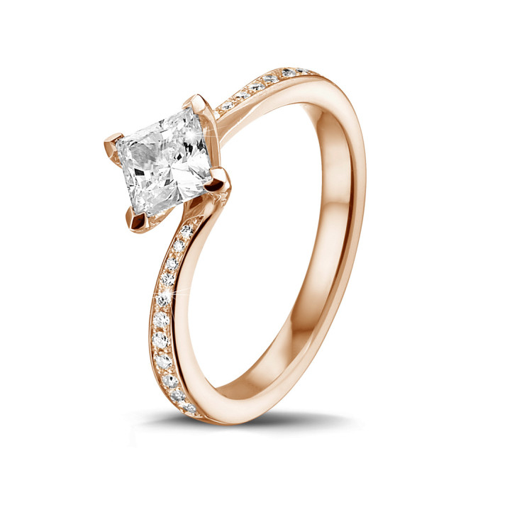 0.70 karaat solitaire ring in rood goud met princess diamant en zijdiamanten