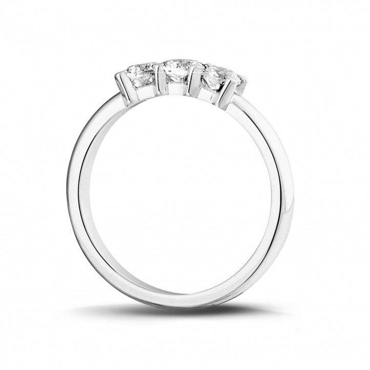 0.50 karaat trilogie ring in wit goud met ronde diamanten