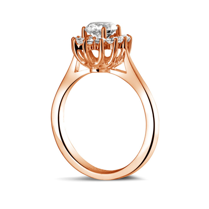 0.90 karaat entourage ring in rood goud met ovale diamant