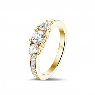 Verloving - 1.10 karaat trilogie ring in geel goud met zijdiamanten