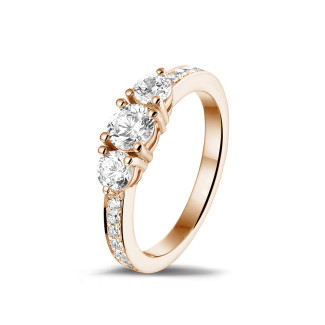 Ring met briljant - 1.10 karaat trilogie ring in rood goud met zijdiamanten