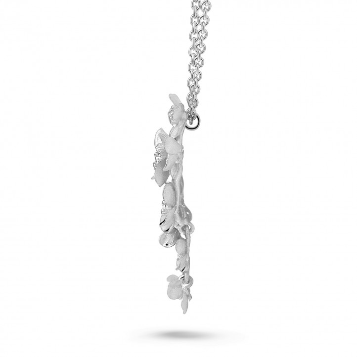 0.35 karaat diamanten design bloemenhanger in wit goud