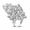 6.00 karaat ring in wit goud met marquise en ronde diamanten