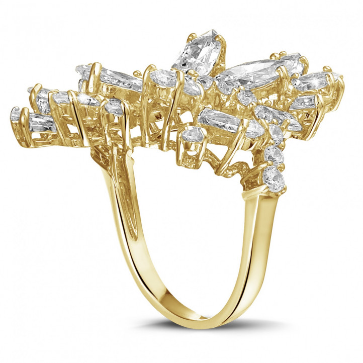 6.00 karaat ring in geel goud met marquise en ronde diamanten