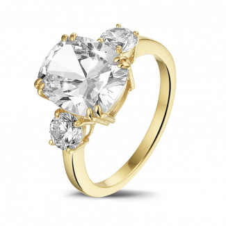 Verloving - Ring in geel goud met cushion diamant en ronde diamanten
