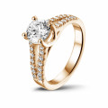 0.90 karaat solitaire ring in rood goud met zijdiamanten