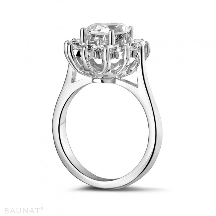 2.85 karaat entourage ring in wit goud met ovale diamant