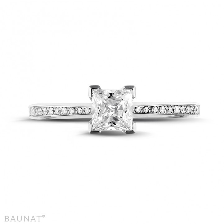 0.75 karaat solitaire ring in wit goud met princess diamant en zijdiamanten