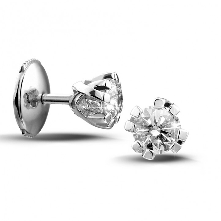 0.60 karaat diamanten design oorbellen in wit goud met acht griffen