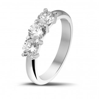 Verloving - 1.00 karaat trilogie ring in wit goud met ronde diamanten