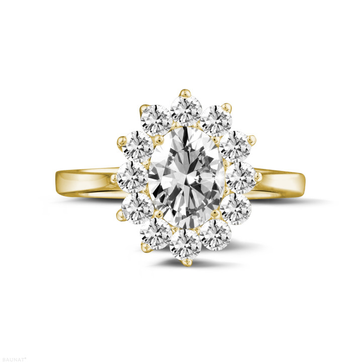 1.85 karaat entourage ring in geel goud met ovale diamant