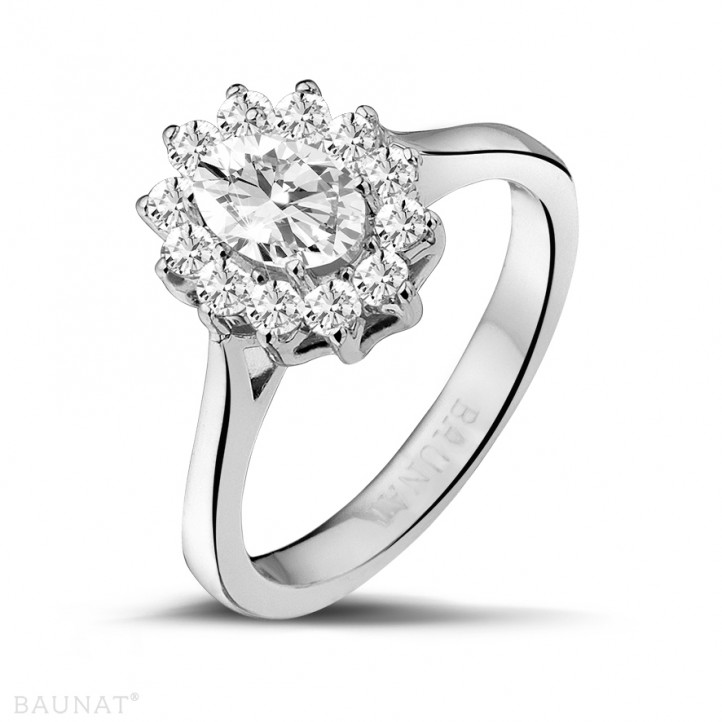 1.85 karaat entourage ring in platina met ovale diamant