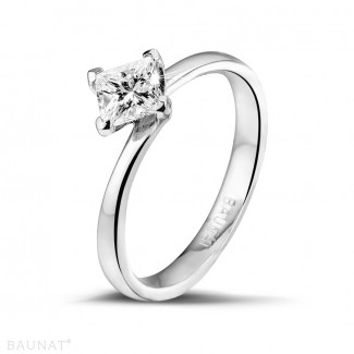 0.70 karaat solitaire ring in platina met princess diamant