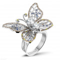 1.75 karaat design vlinderring in wit goud met cognackleurige diamanten en saffier