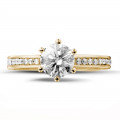 1.00 karat yanları pırlantalı sarı altın tektaş pırlanta yüzük