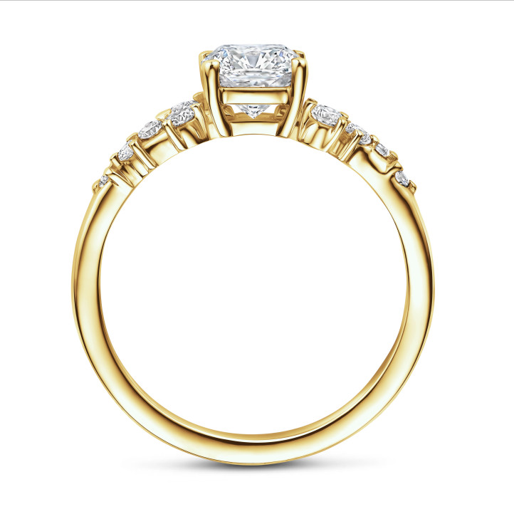 0.70 karat yastık kesim pırlanta ile sarı altın solitaire cluster yüzük
