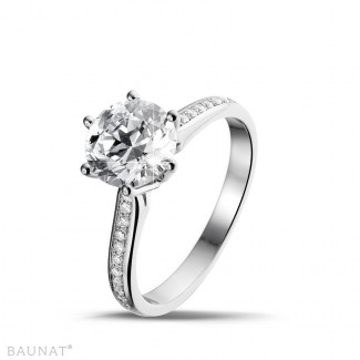 2.00 karat beyaz altından yanları pırlantalı tektaş pırlanta yüzük