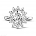 2.85 karat oval pırlantalı platin entourage yüzük