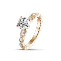 1.00 克拉玫瑰金单钻可叠戴钻戒，镶嵌圆形钻石和榄尖形设计