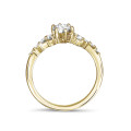 1.20 克拉黄金榄尖钻石锦簇镶嵌戒指