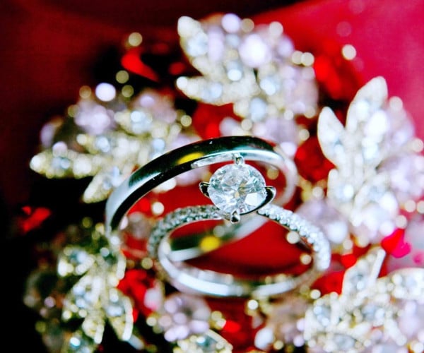 钻石求婚戒指