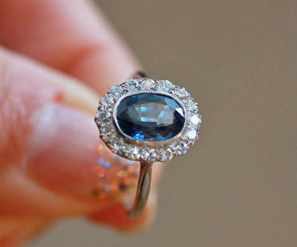 明亮式切工钻石价格的古董钻石