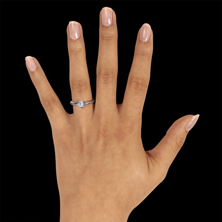 设计系列 0.50克拉八爪铂金钻石戒指